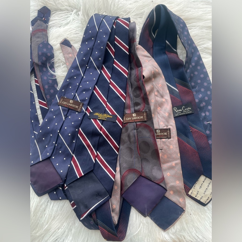 Guy Laroche lot 6 tiesClassic Navy and Burgundy Tie